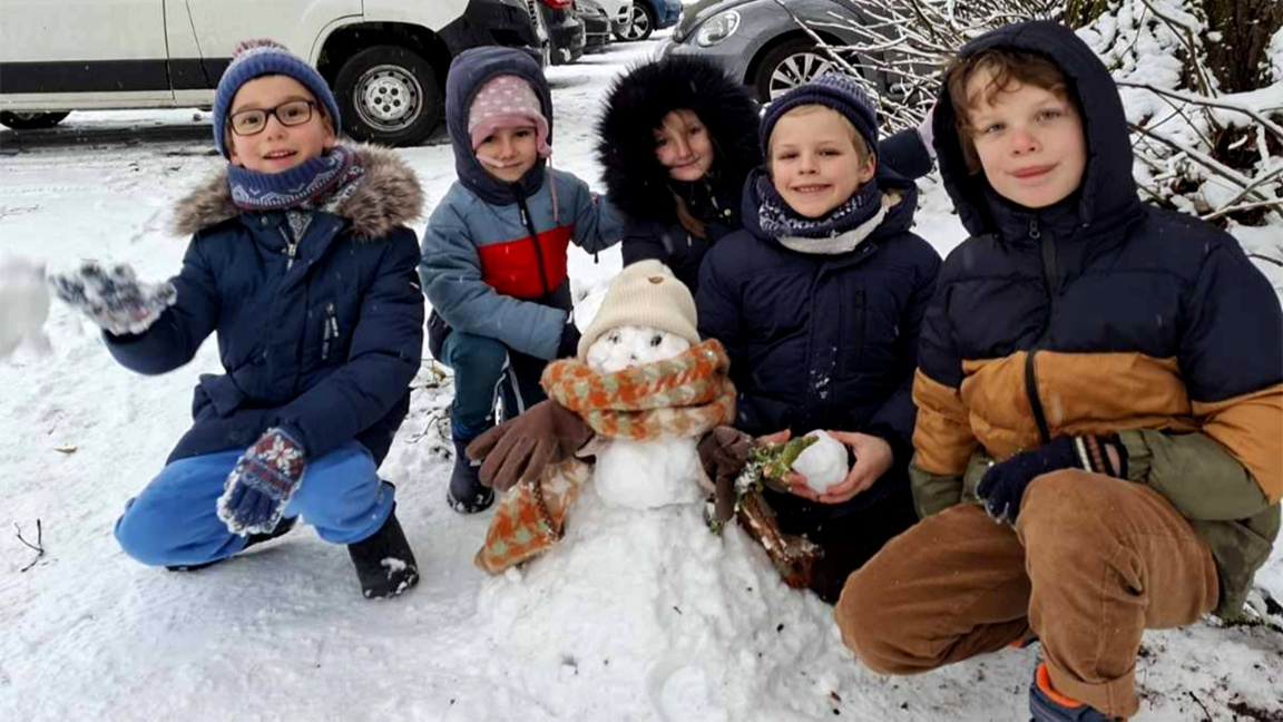 Първокласници от българското училище в Б...