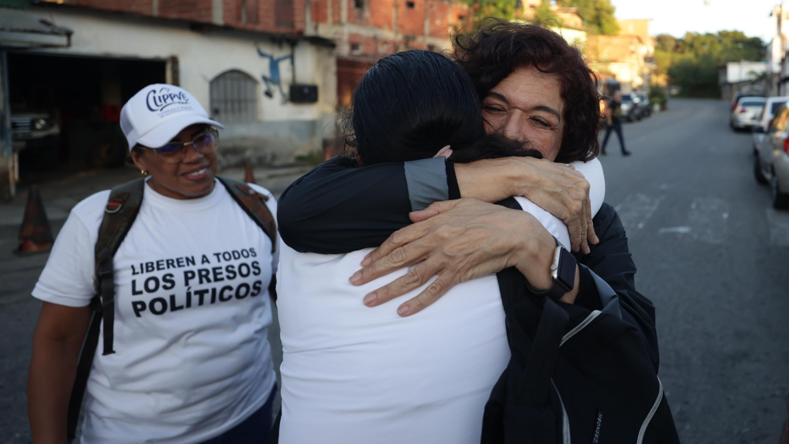 Роднини на политически затворник пред затвора "Родео I" в Каракас на 08.01.2026 г.
