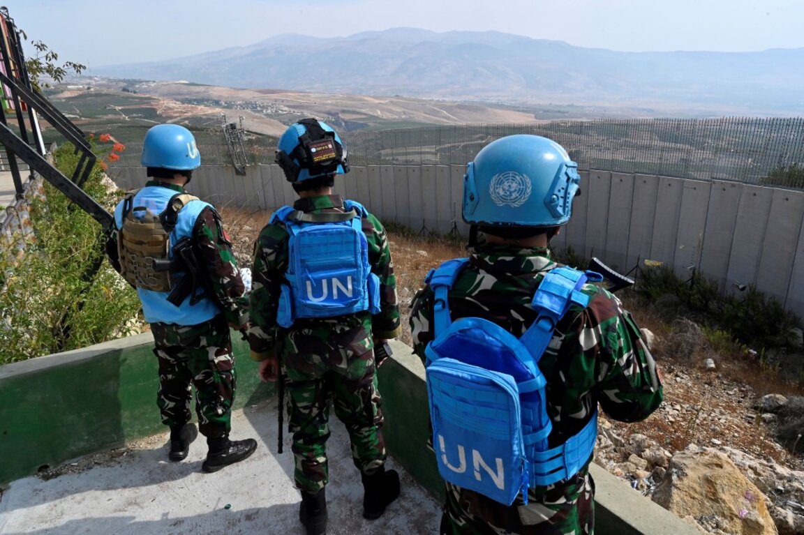 "Сини каски" на ООН на позиция в Ливан