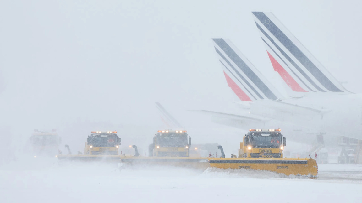 Снежни бури блокираха Северна Европа, ст...