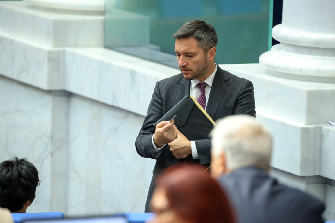 Кристиан Вигенин в НС.