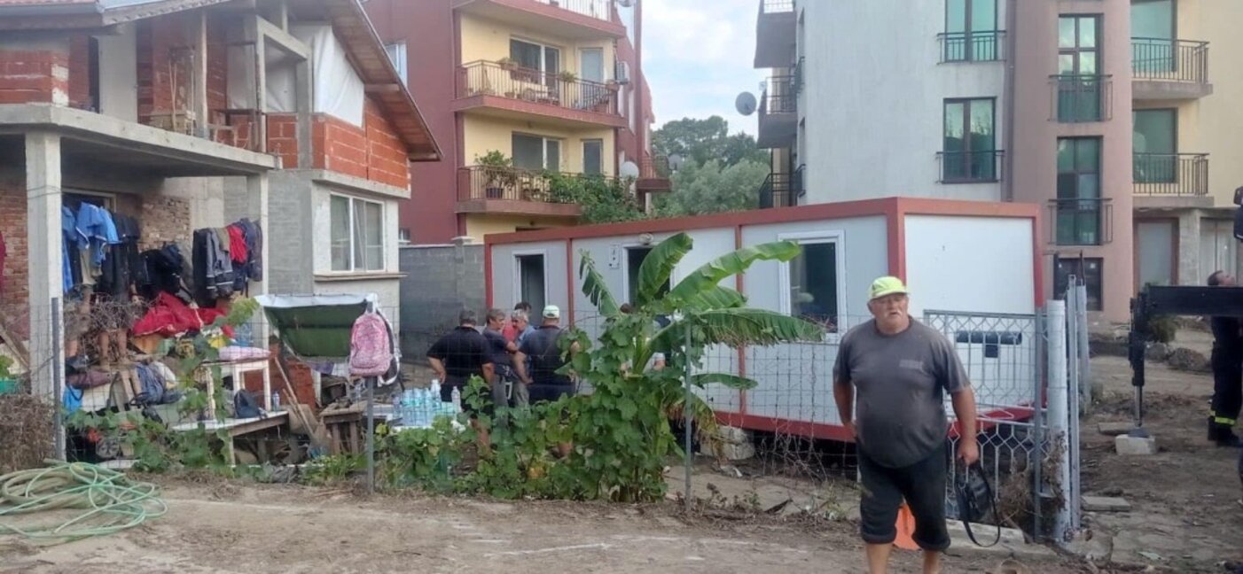 Продължават дейностите по възстановяване на наводнения район на Южното Черноморие