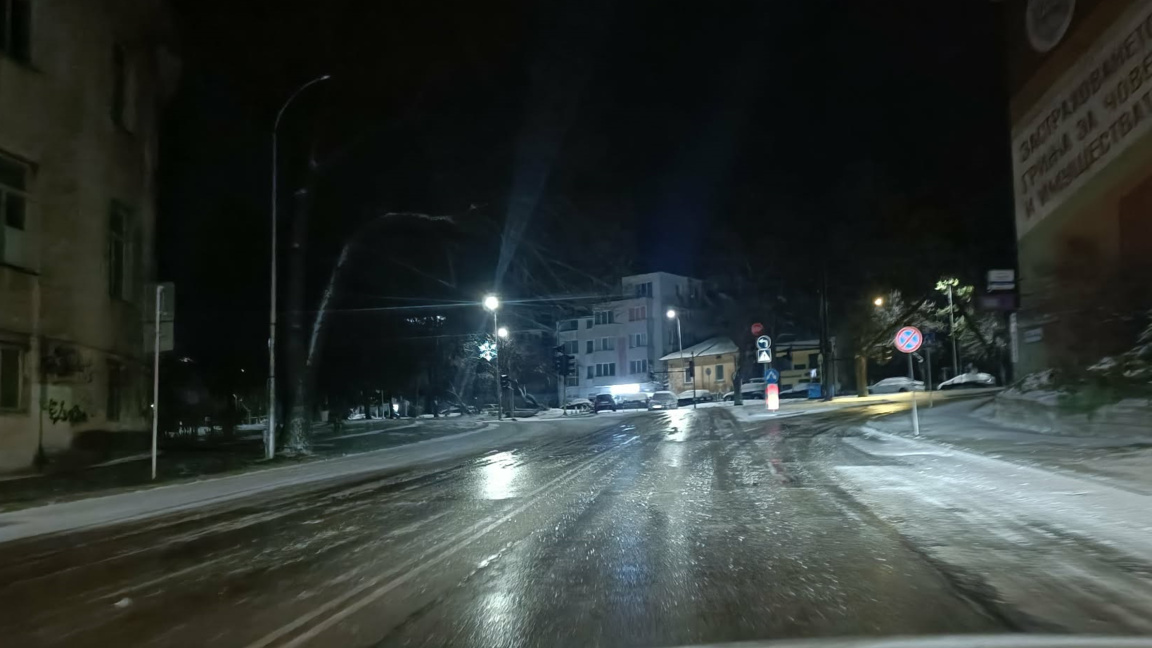 Зимни условия по пътищата
