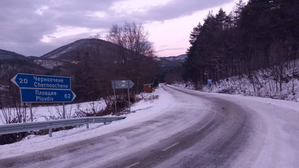 Зимно време с променлива облачност и сил...