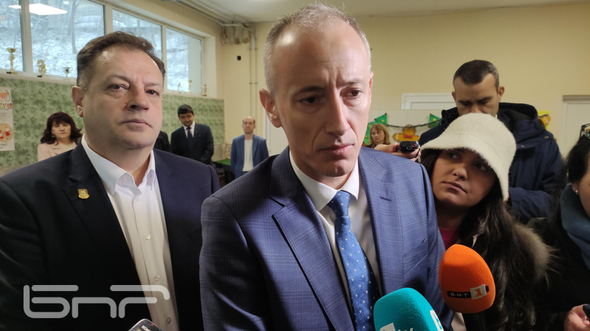 Министър Вълчев открива два СТЕМ центъра във Велико Търново