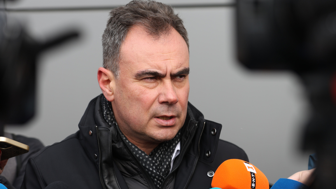 Жельо Бойчев, член на Комисията за защита на конкуренцията (КЗК), дава брифинг във връзка с относно проверки, които КЗК извършва по разследване за картел при доставка на храна в лечебни заведения - 8 януари 2026 г.