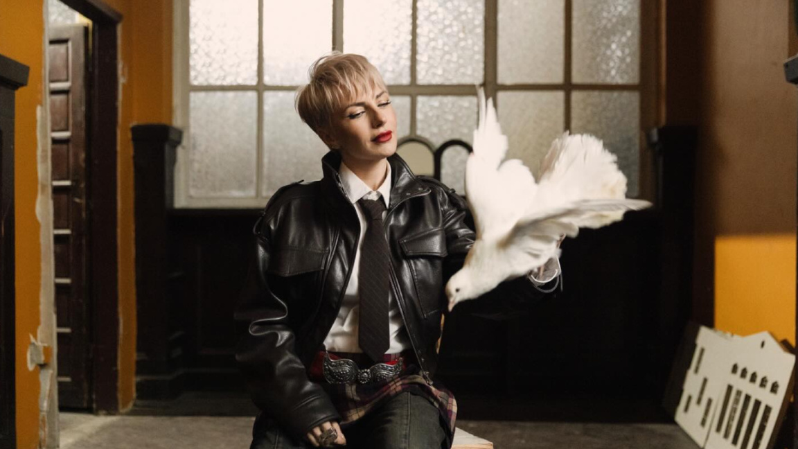 Емоционално завръщане на Поли Генова с "...