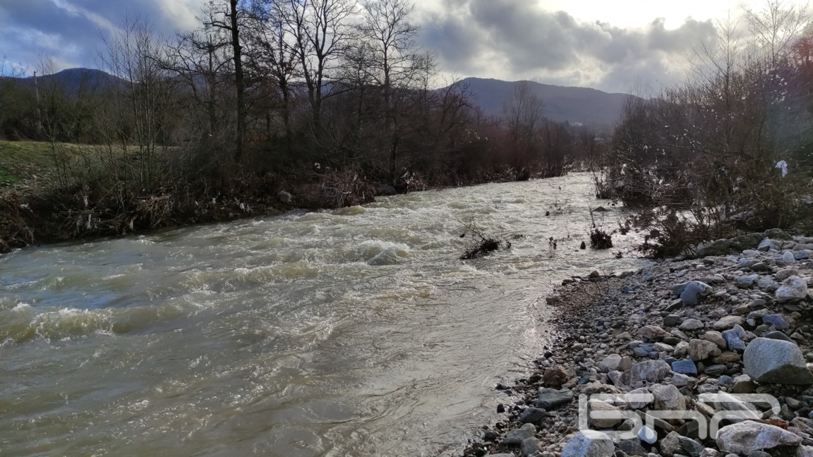 Дъждът в Кирково предизвика наводнения и...