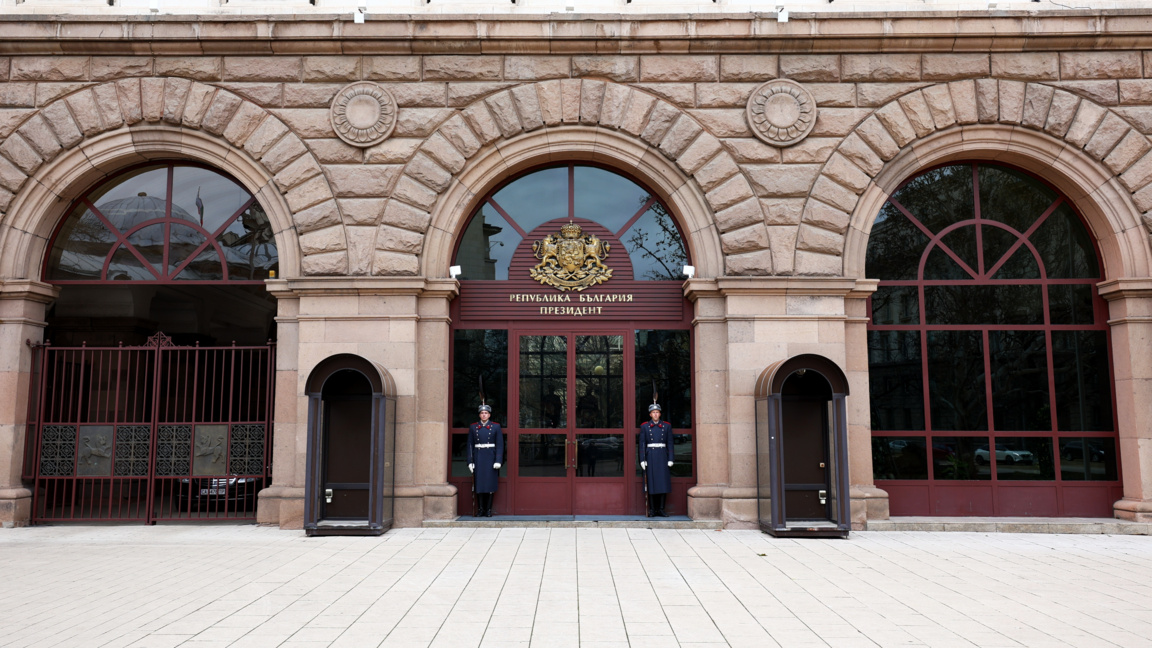 Президентът връчва първия мандат в понеделник 